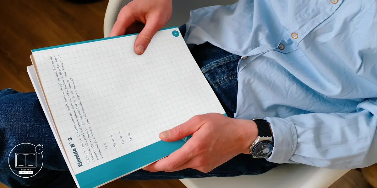 ejercicio resuelto mecánica LEY DE HOOKE preparación paes admisión universitaria soporte educación (4).png